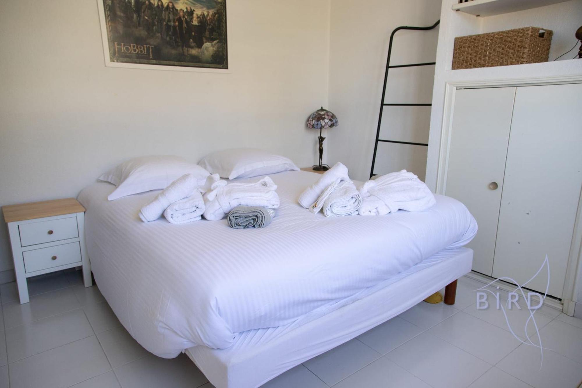 Atypical Sea View And Swimming Pool Appartement