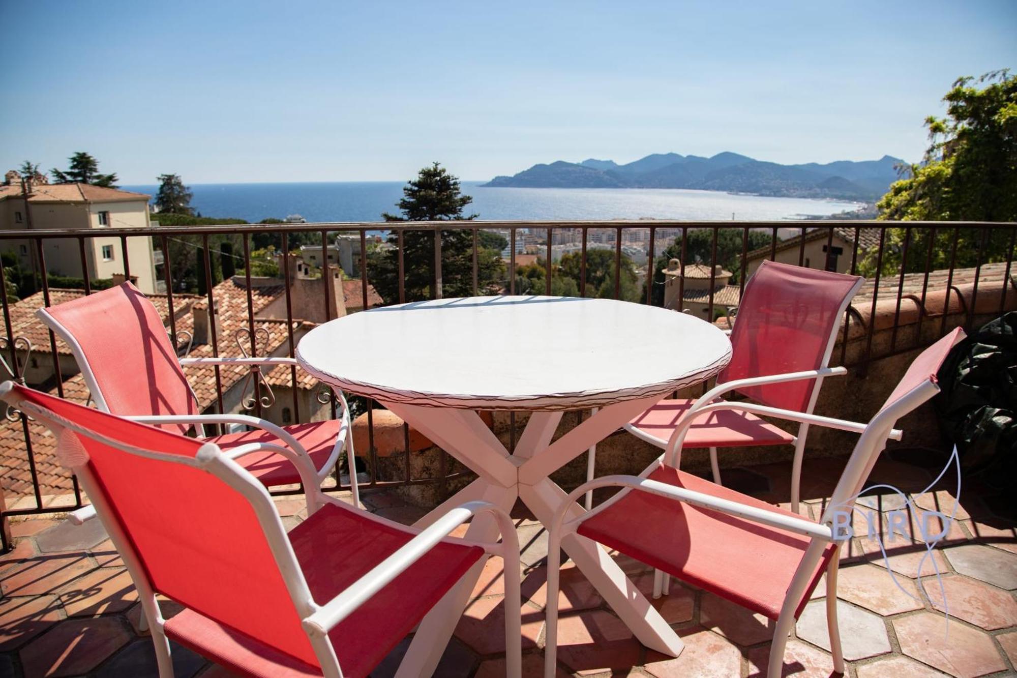 Atypical Sea View And Swimming Pool
