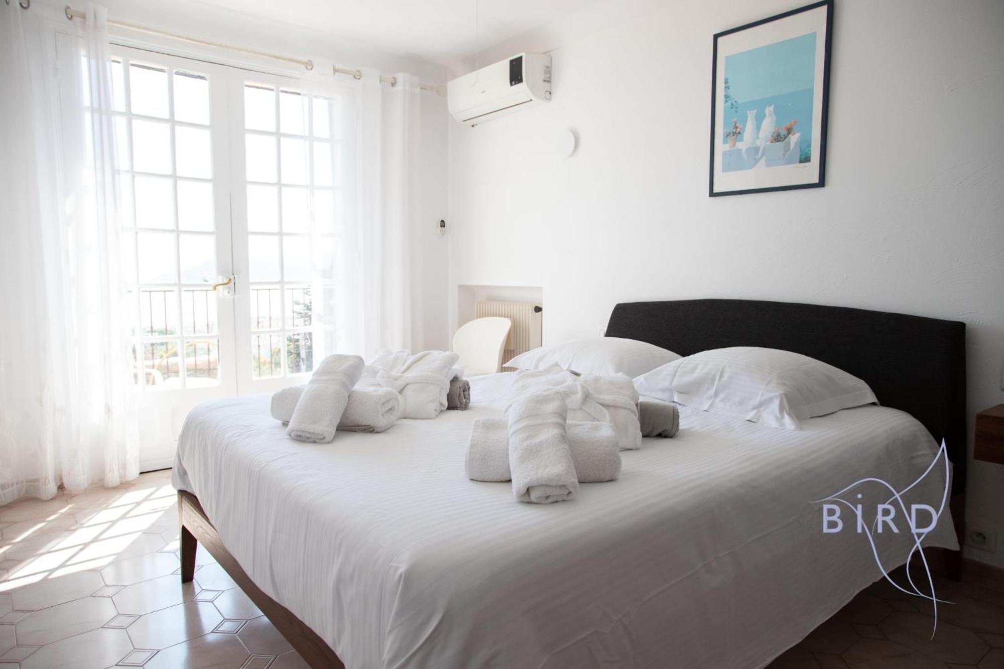 Atypical Sea View And Swimming Pool Appartement