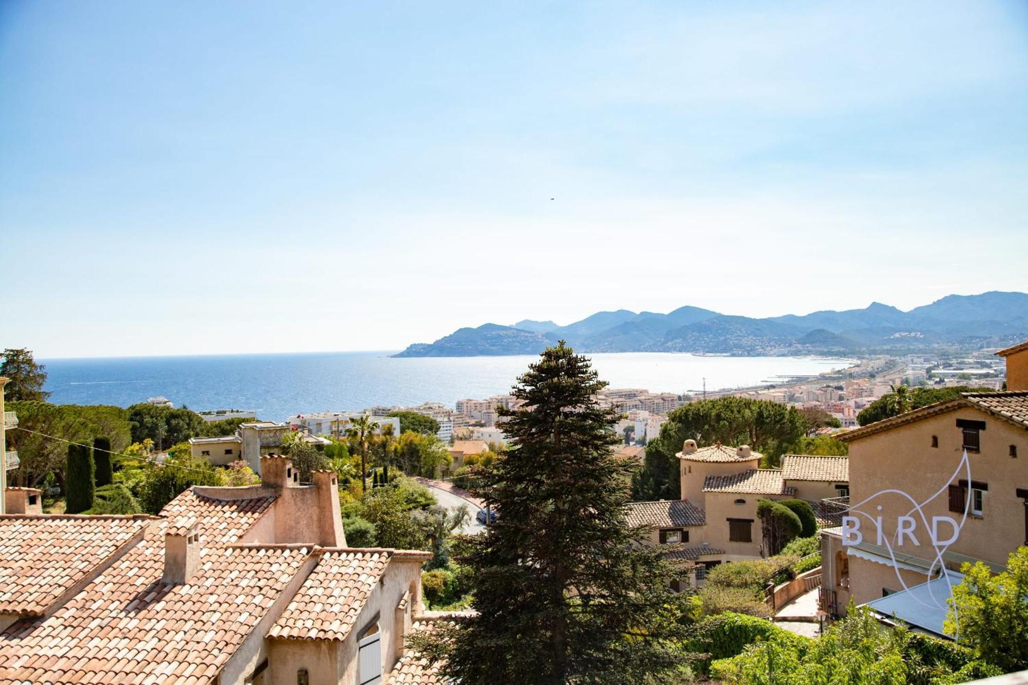 Atypical Sea View And Swimming Pool