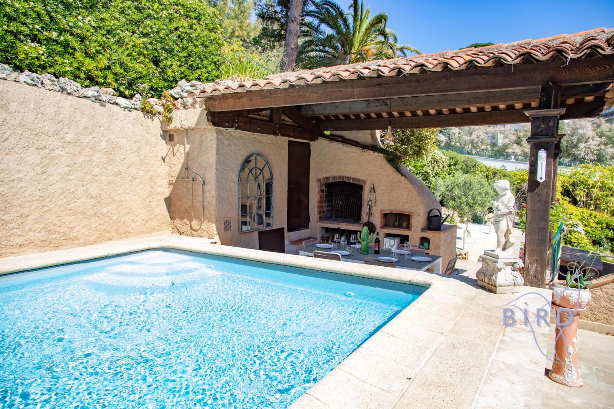Atypical Sea View And Swimming Pool